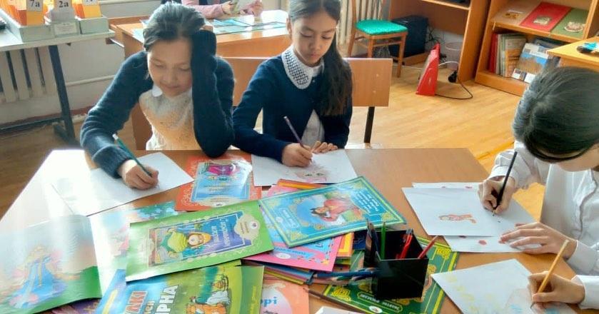 2023 жылдың 06 қаңтар күні мектеп кітапханасында «Сүйікті кейіпкер» оқыған ертегінің суретін салу іс-шарасы өткізілді.