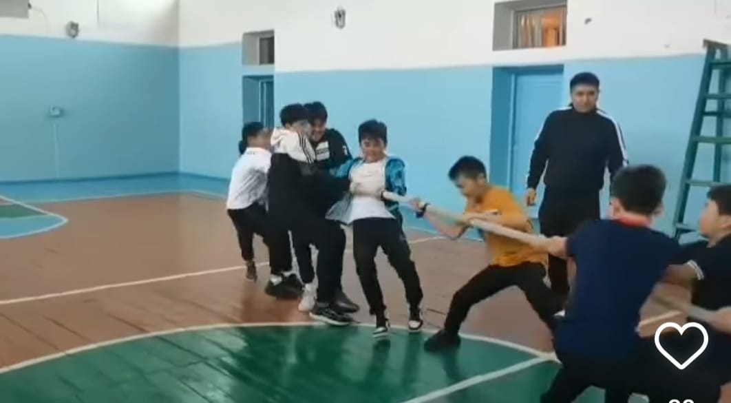 «Біз салауатты өмір сүреміз!» атты спорттық сыныптар арасында жарыс өтті.