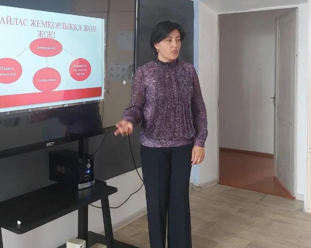 Бүгін 19.05.2023 күні С.Сейфуллин орта мектебінде «Сыбайлас жемқорлыққа жол жоқ» тақырыбында ата-аналар жиналысы өтті. Жиналыста ата-аналарға «Адал ұрпақ тәрбиелеу-ұлт болашағы» маңыздылығы туралы айтылды.