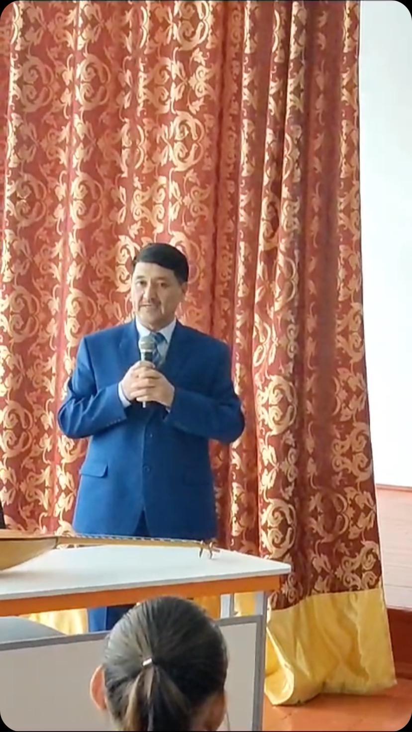 Әр заманда,ел ішінде әр істің өз шебері бар. Аты шыққан өнер шеберлері - өз туындыларын ұрпақтан ұрпаққа мирас етіп қалдырып отырған. Сөйтіп өнердің осынау бір мәңгі өшпейтін түрі дәстүрлі ән салу күні бүгінгі дейін орнын алып келеді.